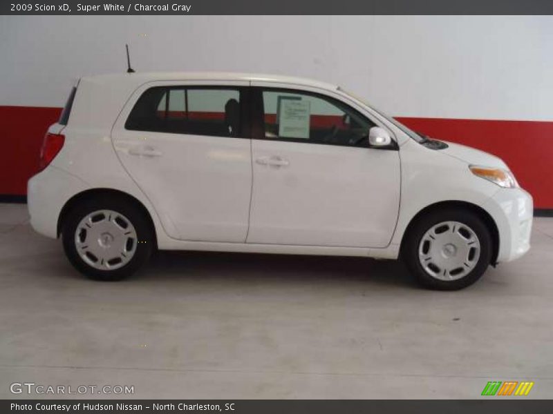 Super White / Charcoal Gray 2009 Scion xD