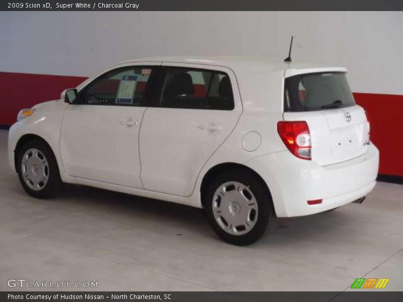 Super White / Charcoal Gray 2009 Scion xD
