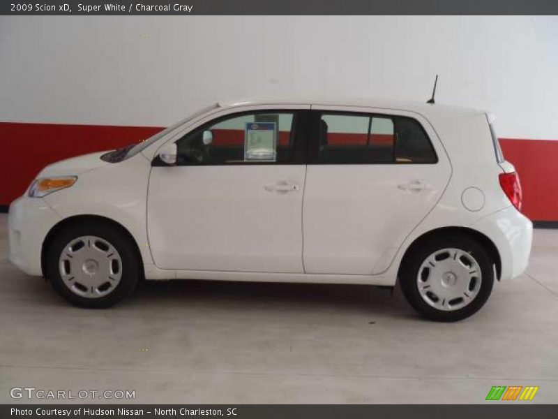 Super White / Charcoal Gray 2009 Scion xD