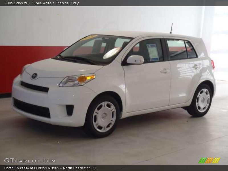 Super White / Charcoal Gray 2009 Scion xD
