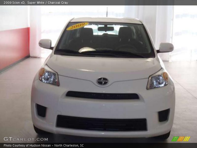 Super White / Charcoal Gray 2009 Scion xD