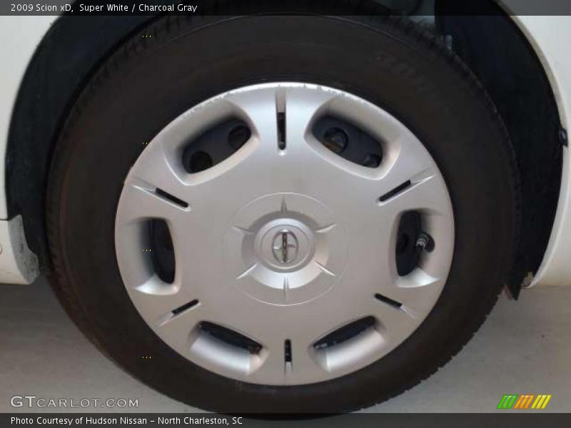 Super White / Charcoal Gray 2009 Scion xD