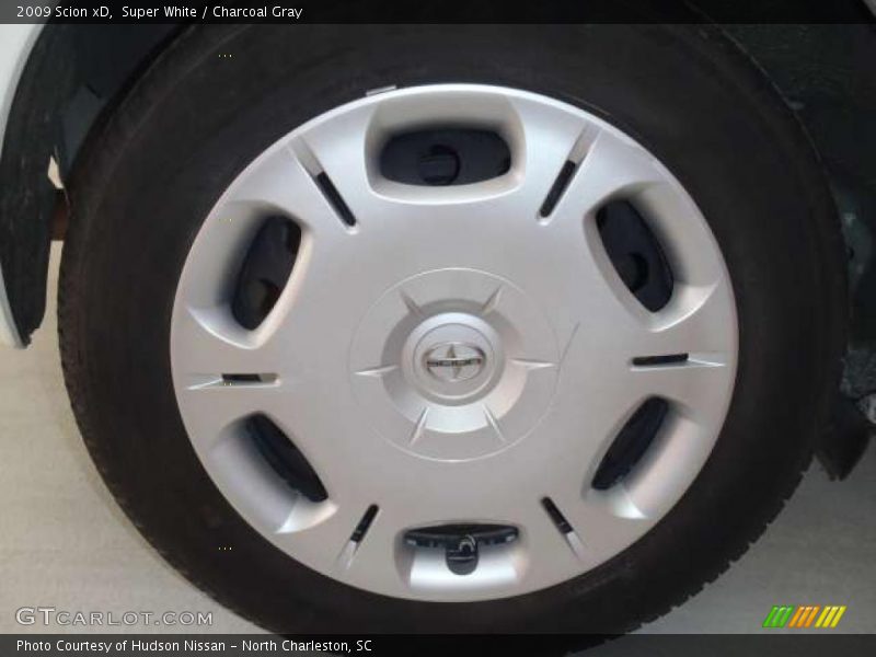 Super White / Charcoal Gray 2009 Scion xD