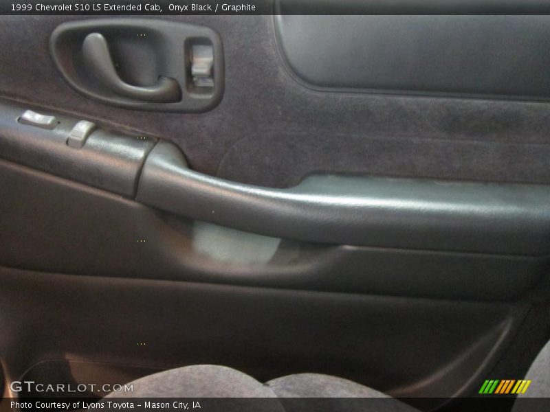 Onyx Black / Graphite 1999 Chevrolet S10 LS Extended Cab