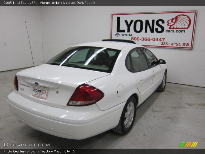 Vibrant White / Medium/Dark Pebble 2005 Ford Taurus SEL