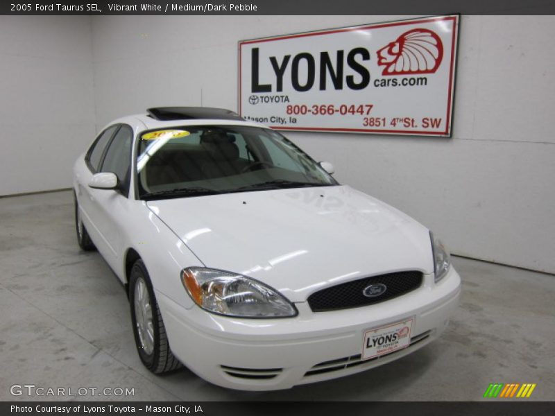 Vibrant White / Medium/Dark Pebble 2005 Ford Taurus SEL