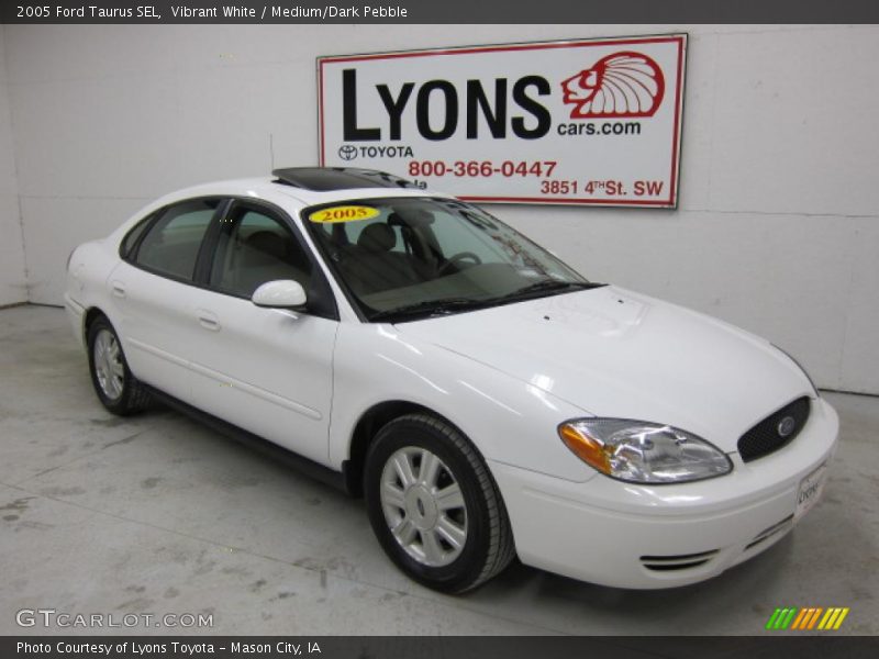 Vibrant White / Medium/Dark Pebble 2005 Ford Taurus SEL