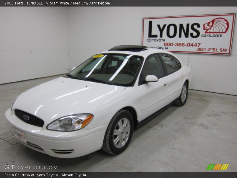 Vibrant White / Medium/Dark Pebble 2005 Ford Taurus SEL