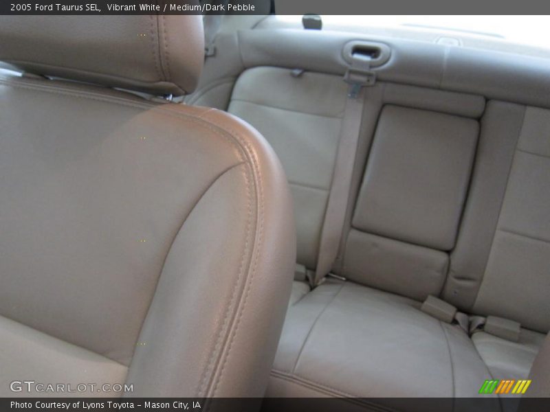 Vibrant White / Medium/Dark Pebble 2005 Ford Taurus SEL