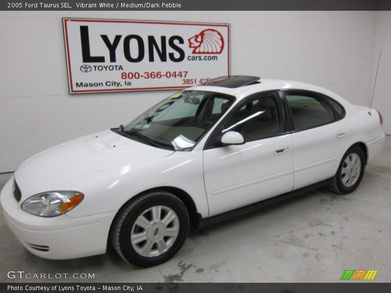 Vibrant White / Medium/Dark Pebble 2005 Ford Taurus SEL