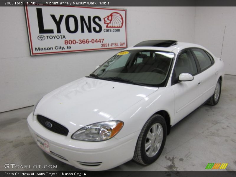 Vibrant White / Medium/Dark Pebble 2005 Ford Taurus SEL