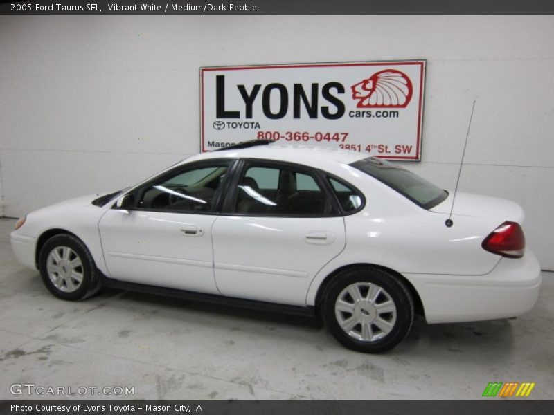 Vibrant White / Medium/Dark Pebble 2005 Ford Taurus SEL