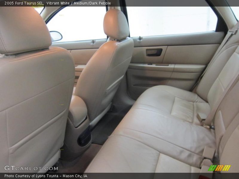 Vibrant White / Medium/Dark Pebble 2005 Ford Taurus SEL