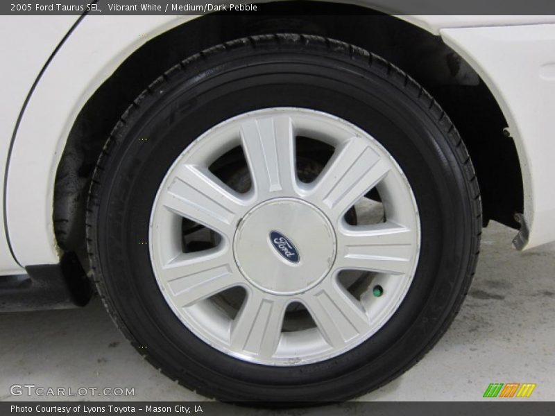Vibrant White / Medium/Dark Pebble 2005 Ford Taurus SEL