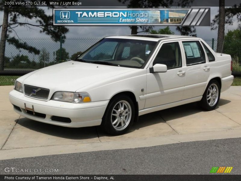 White / Light Beige 2000 Volvo S70 GLT SE