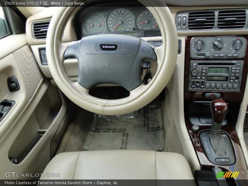 White / Light Beige 2000 Volvo S70 GLT SE