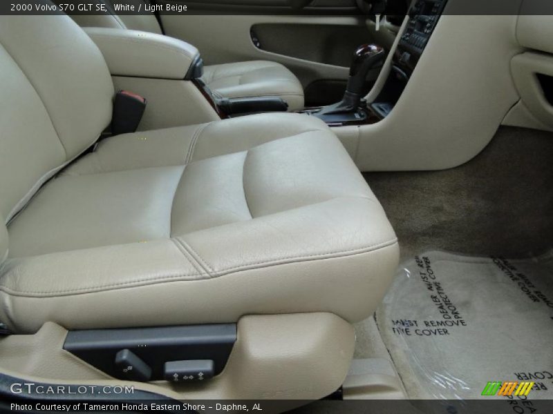 White / Light Beige 2000 Volvo S70 GLT SE