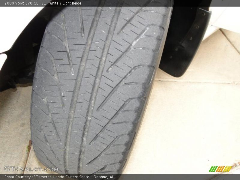White / Light Beige 2000 Volvo S70 GLT SE