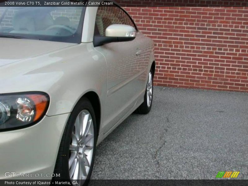 Zanzibar Gold Metallic / Calcite Cream 2008 Volvo C70 T5