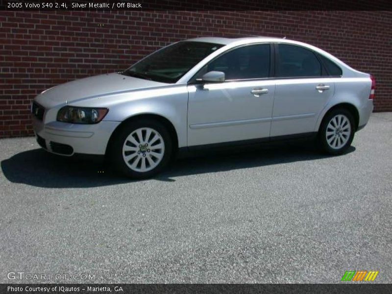 Silver Metallic / Off Black 2005 Volvo S40 2.4i