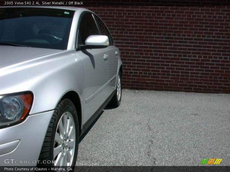 Silver Metallic / Off Black 2005 Volvo S40 2.4i