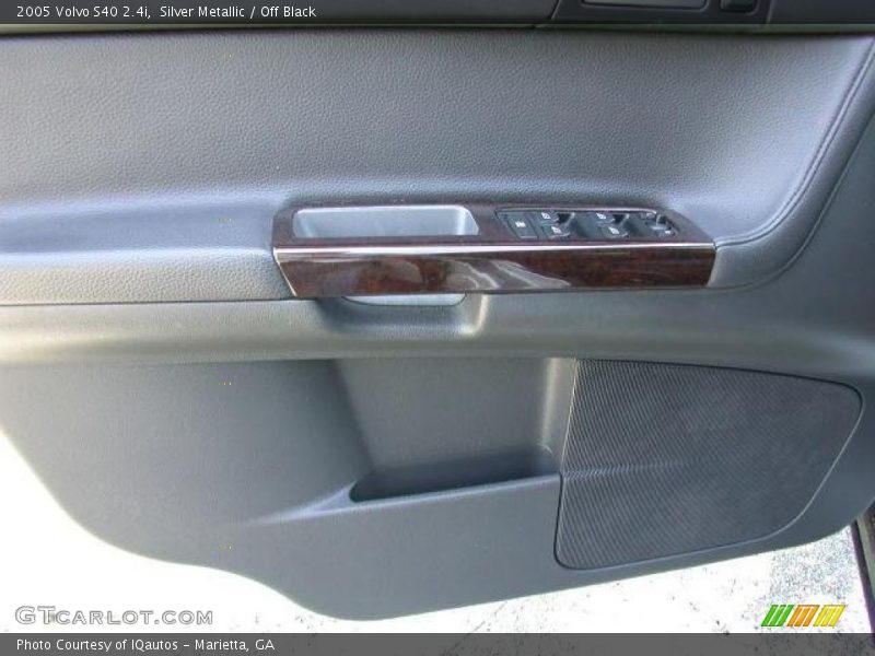 Silver Metallic / Off Black 2005 Volvo S40 2.4i