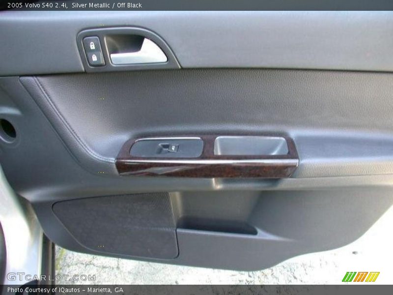 Silver Metallic / Off Black 2005 Volvo S40 2.4i