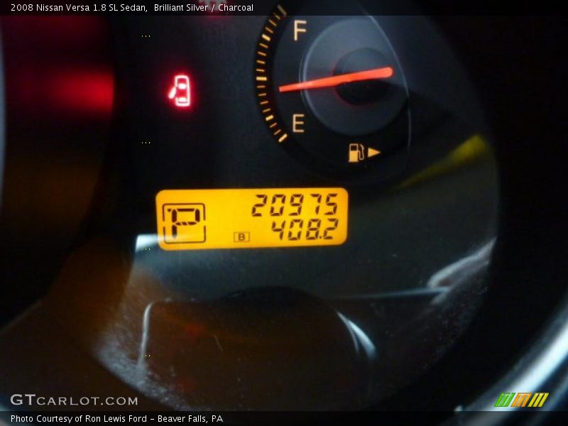 Brilliant Silver / Charcoal 2008 Nissan Versa 1.8 SL Sedan