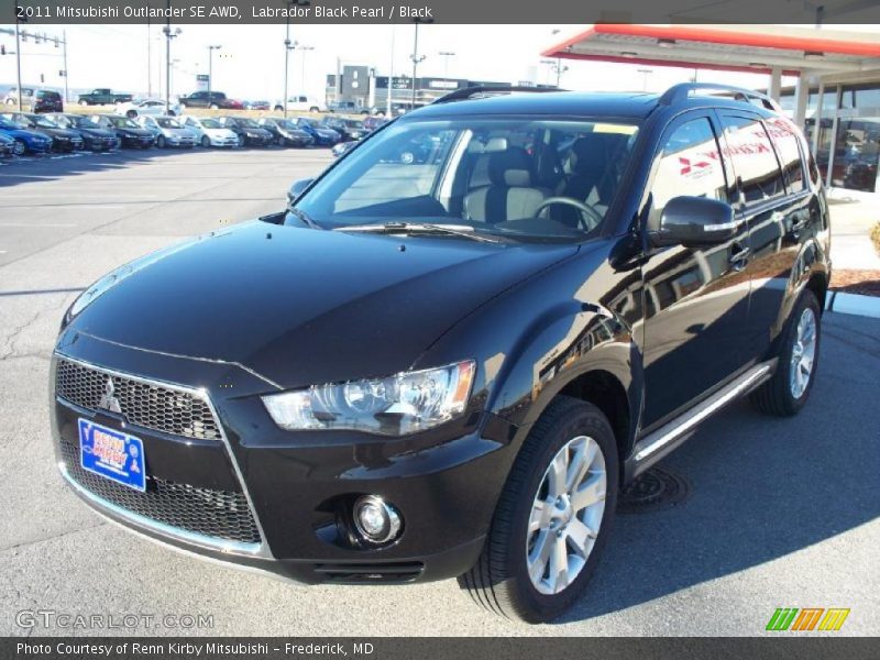 Labrador Black Pearl / Black 2011 Mitsubishi Outlander SE AWD