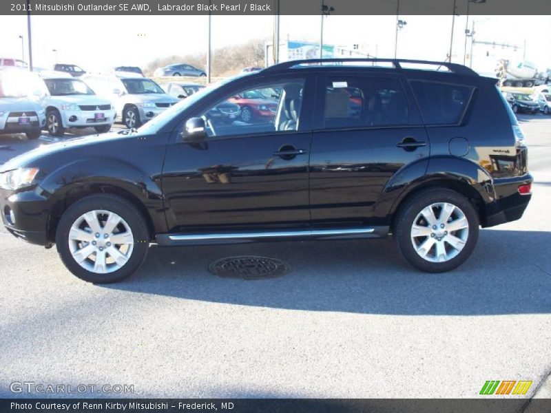 Labrador Black Pearl / Black 2011 Mitsubishi Outlander SE AWD