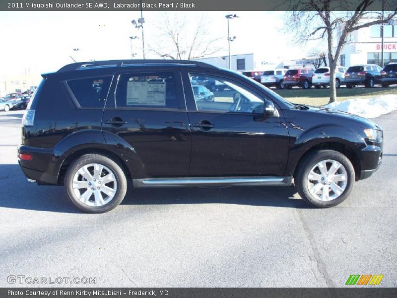 Labrador Black Pearl / Black 2011 Mitsubishi Outlander SE AWD