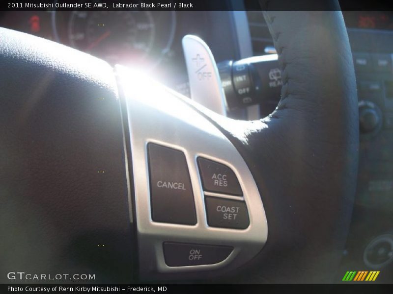 Labrador Black Pearl / Black 2011 Mitsubishi Outlander SE AWD