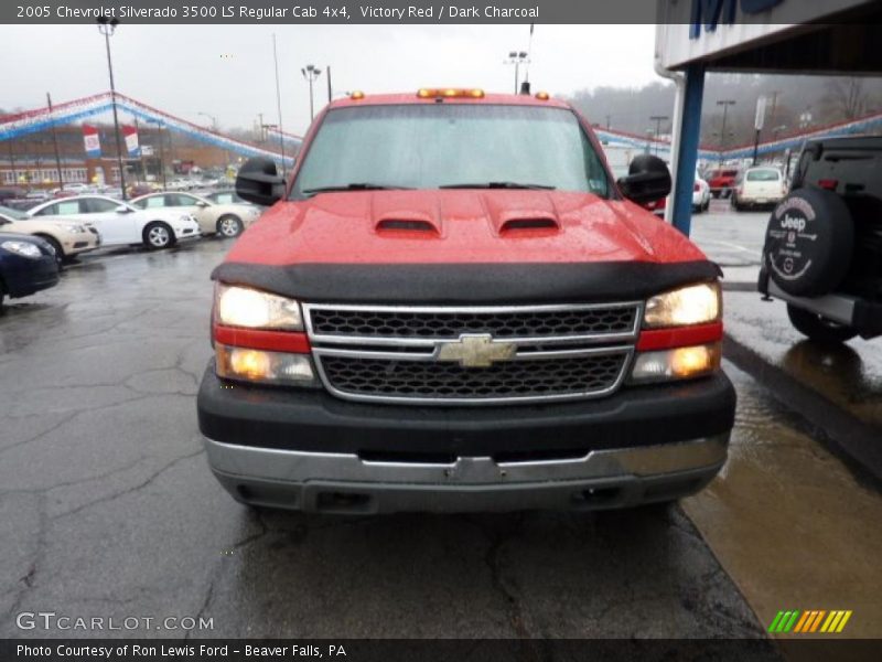 Victory Red / Dark Charcoal 2005 Chevrolet Silverado 3500 LS Regular Cab 4x4