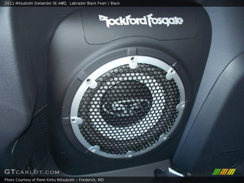 Labrador Black Pearl / Black 2011 Mitsubishi Outlander SE AWD