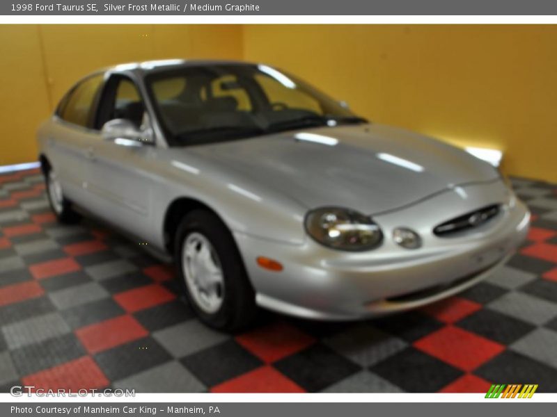Silver Frost Metallic / Medium Graphite 1998 Ford Taurus SE