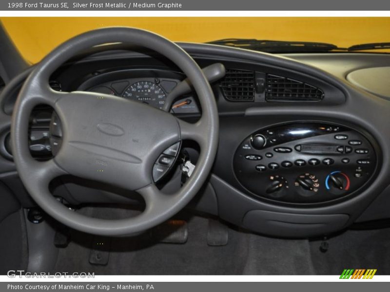 Dashboard of 1998 Taurus SE