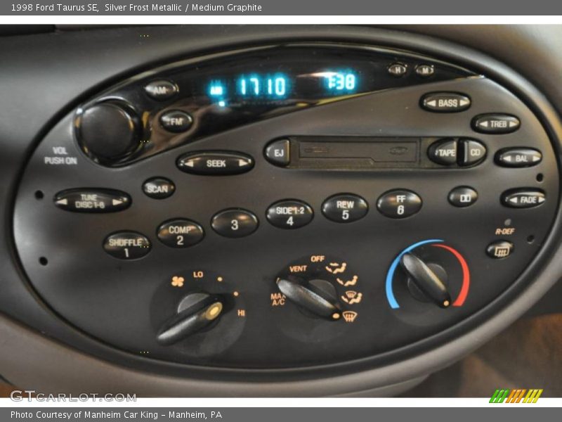 Silver Frost Metallic / Medium Graphite 1998 Ford Taurus SE