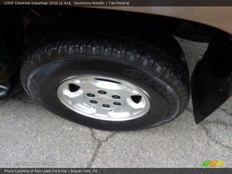 Sandstone Metallic / Tan/Neutral 2005 Chevrolet Suburban 1500 LS 4x4