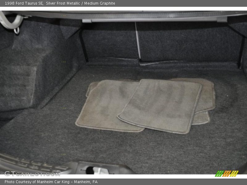 Silver Frost Metallic / Medium Graphite 1998 Ford Taurus SE