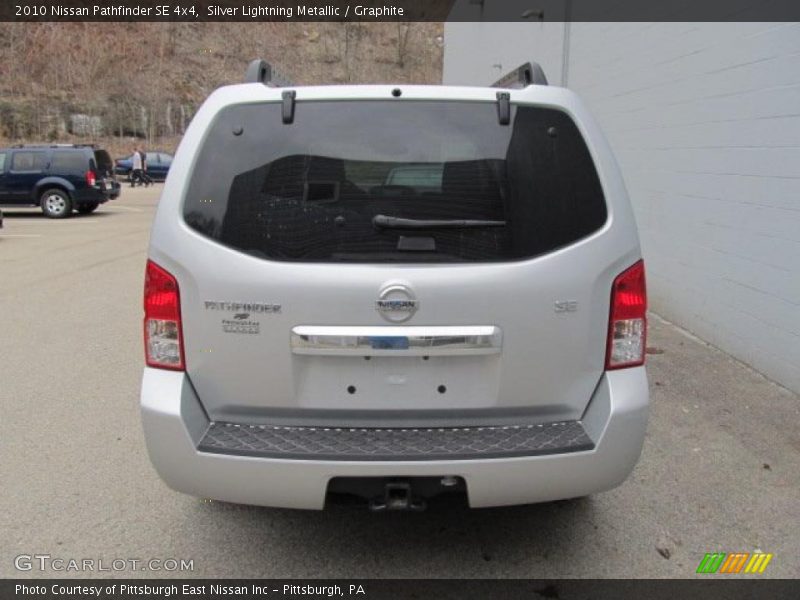 Silver Lightning Metallic / Graphite 2010 Nissan Pathfinder SE 4x4