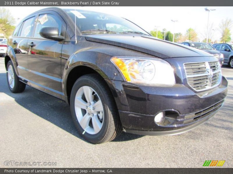 Front 3/4 View of 2011 Caliber Mainstreet