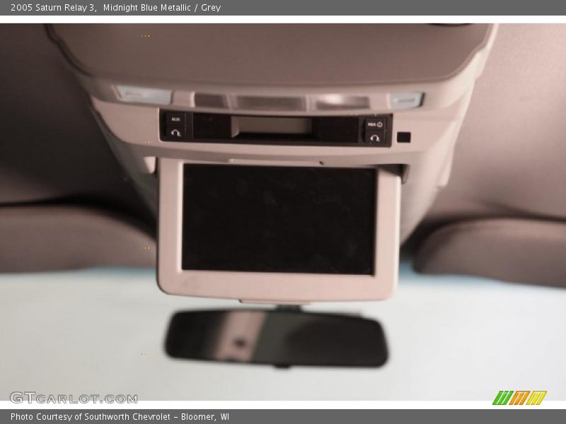 Midnight Blue Metallic / Grey 2005 Saturn Relay 3