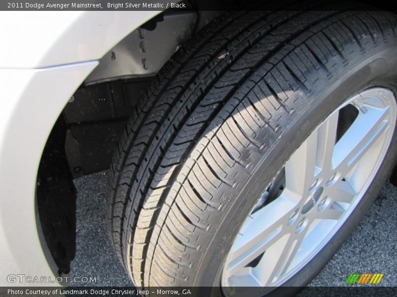 Bright Silver Metallic / Black 2011 Dodge Avenger Mainstreet