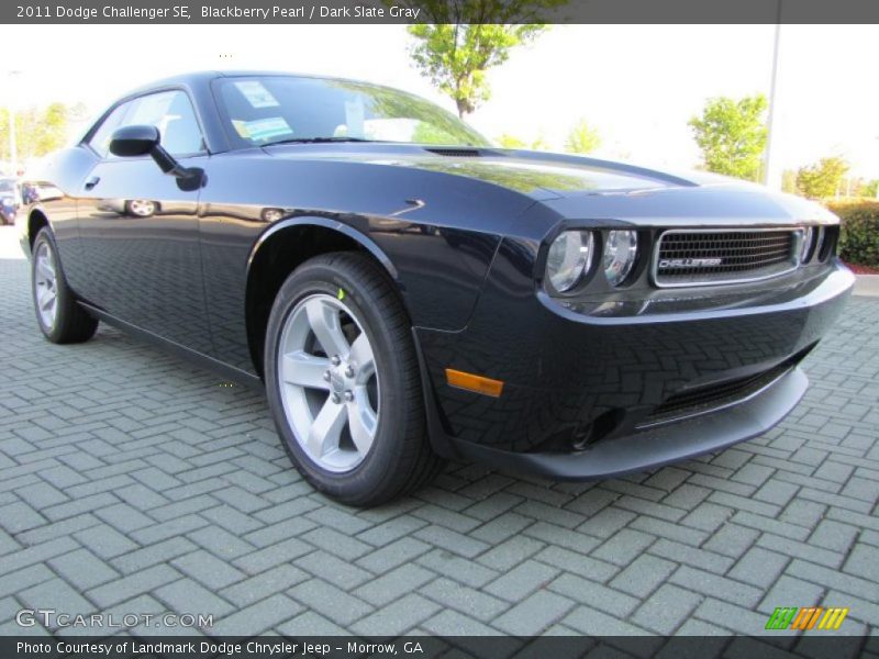 Front 3/4 View of 2011 Challenger SE