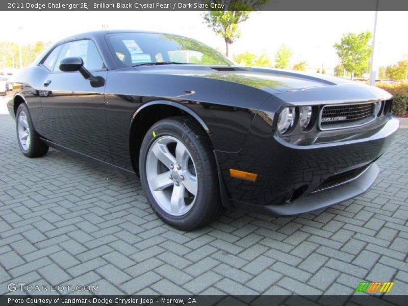 Front 3/4 View of 2011 Challenger SE