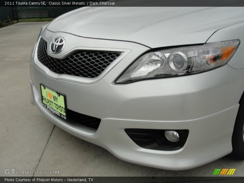 Classic Silver Metallic / Dark Charcoal 2011 Toyota Camry SE