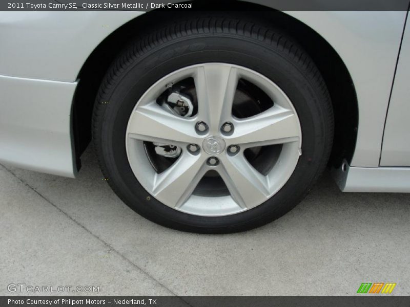 Classic Silver Metallic / Dark Charcoal 2011 Toyota Camry SE