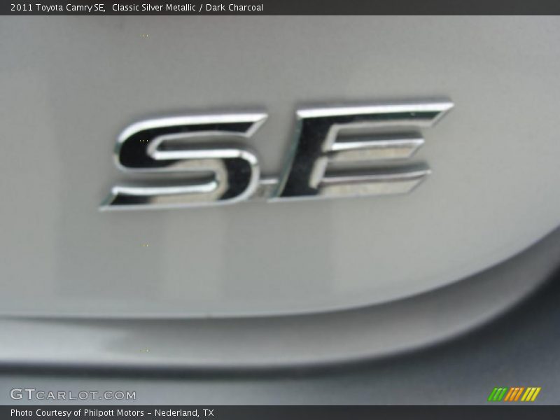 Classic Silver Metallic / Dark Charcoal 2011 Toyota Camry SE