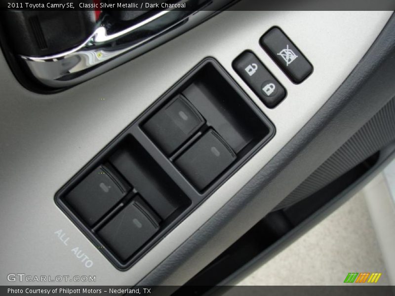 Classic Silver Metallic / Dark Charcoal 2011 Toyota Camry SE