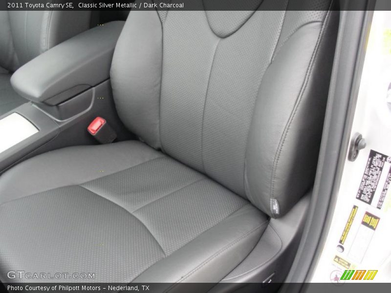 Classic Silver Metallic / Dark Charcoal 2011 Toyota Camry SE